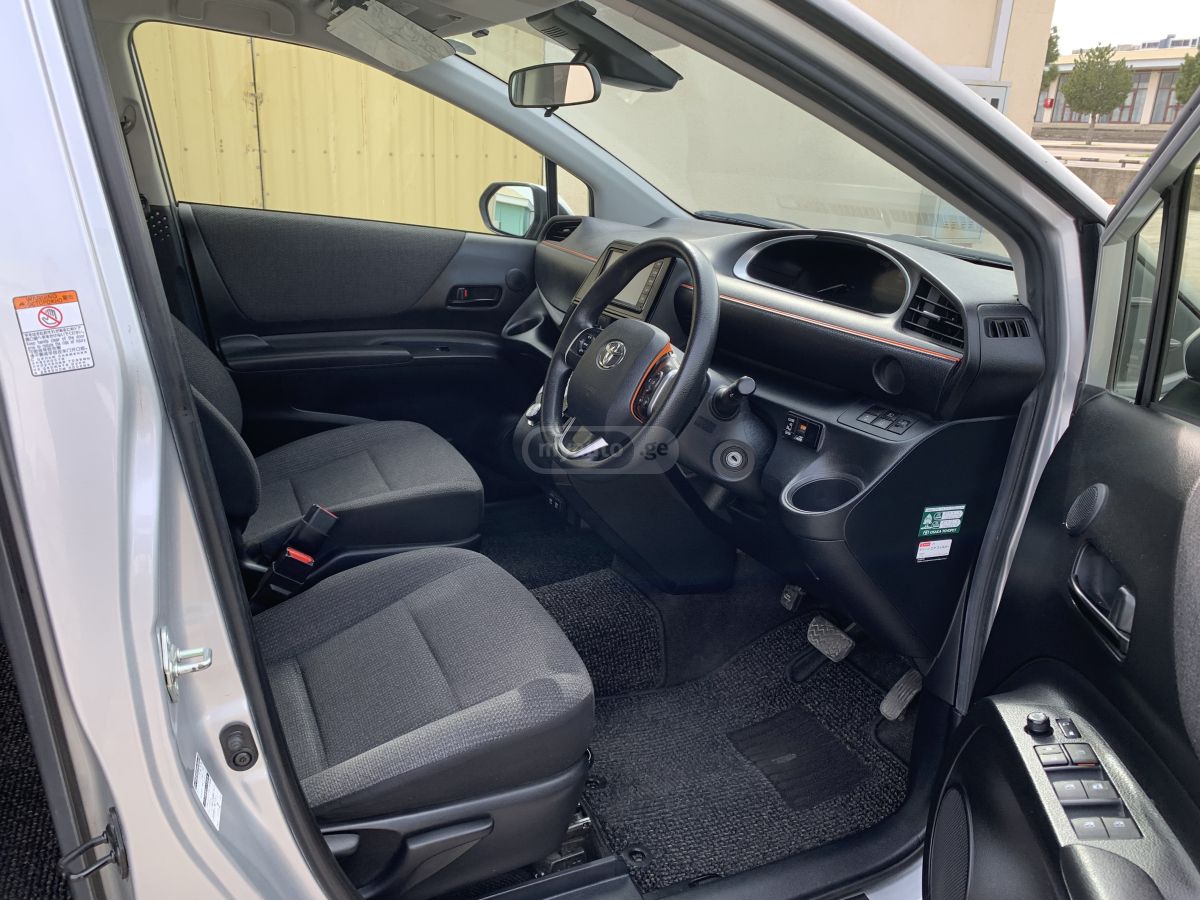 Toyota Sienta - фото 10