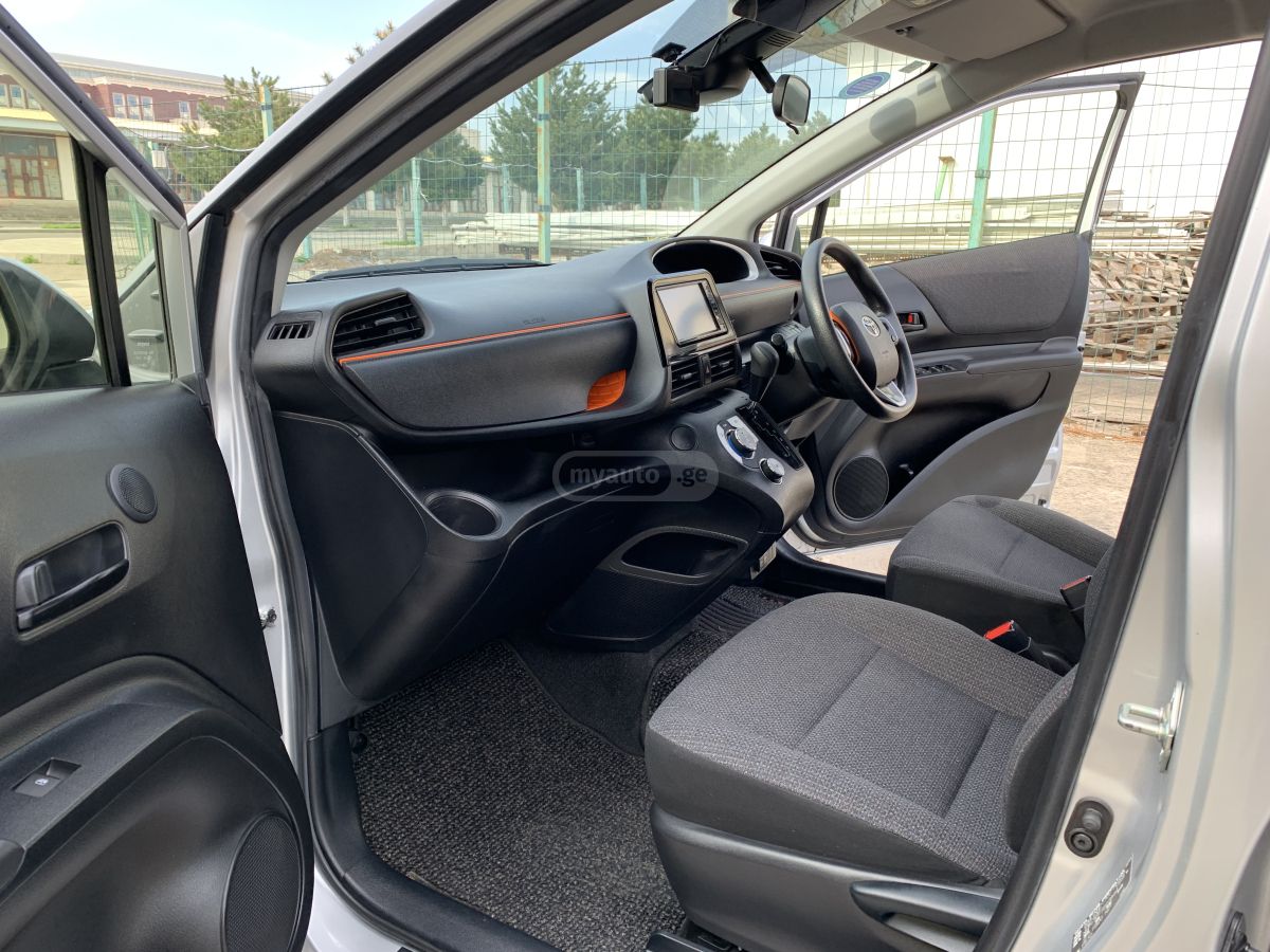 Toyota Sienta - фото 11