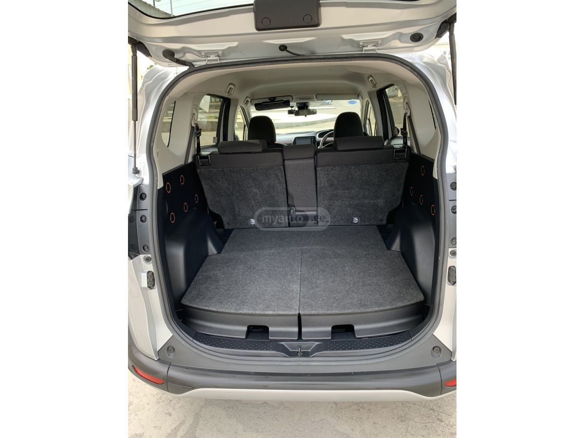Toyota Sienta - фото 13