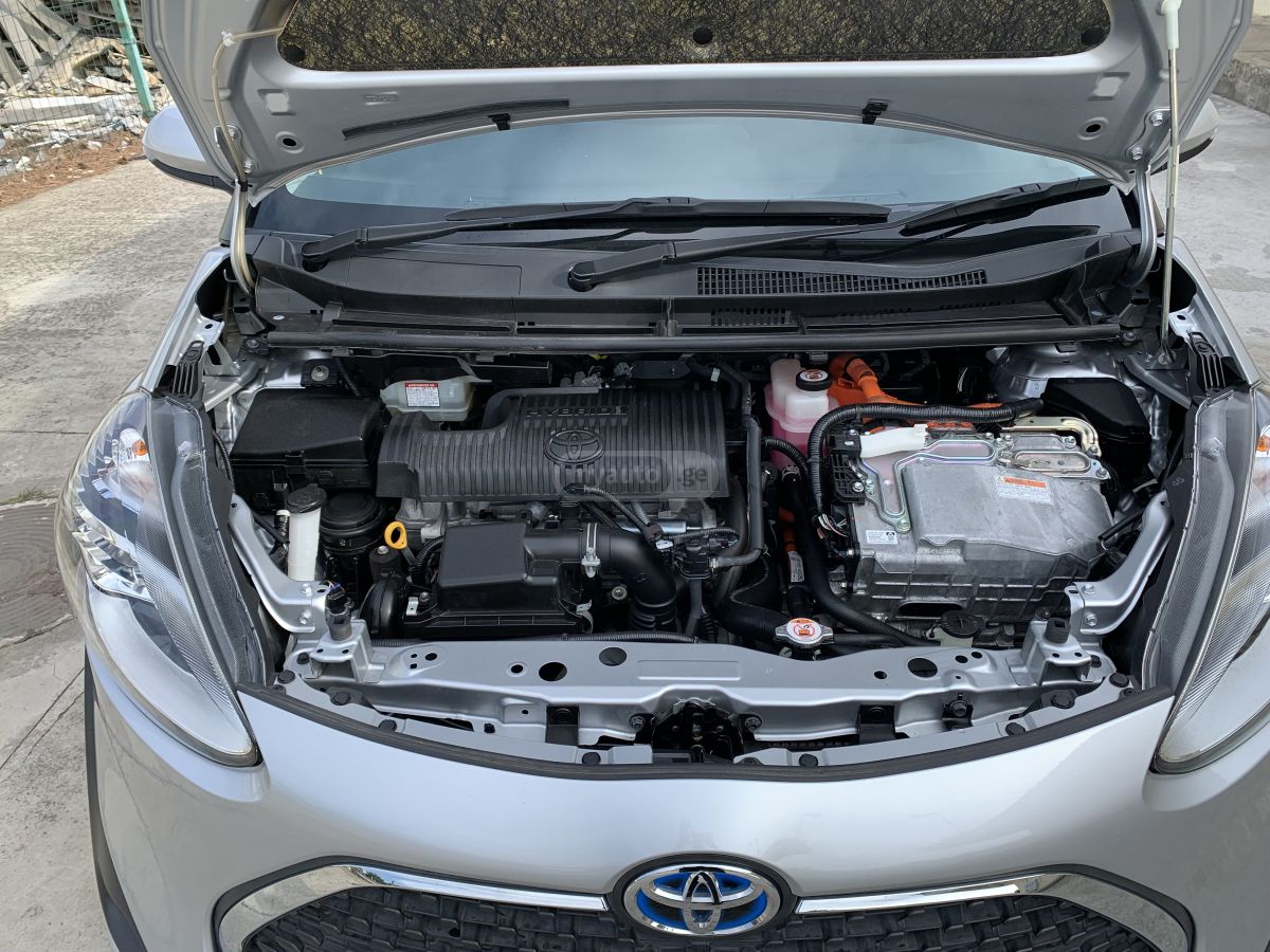Toyota Sienta - фото 14
