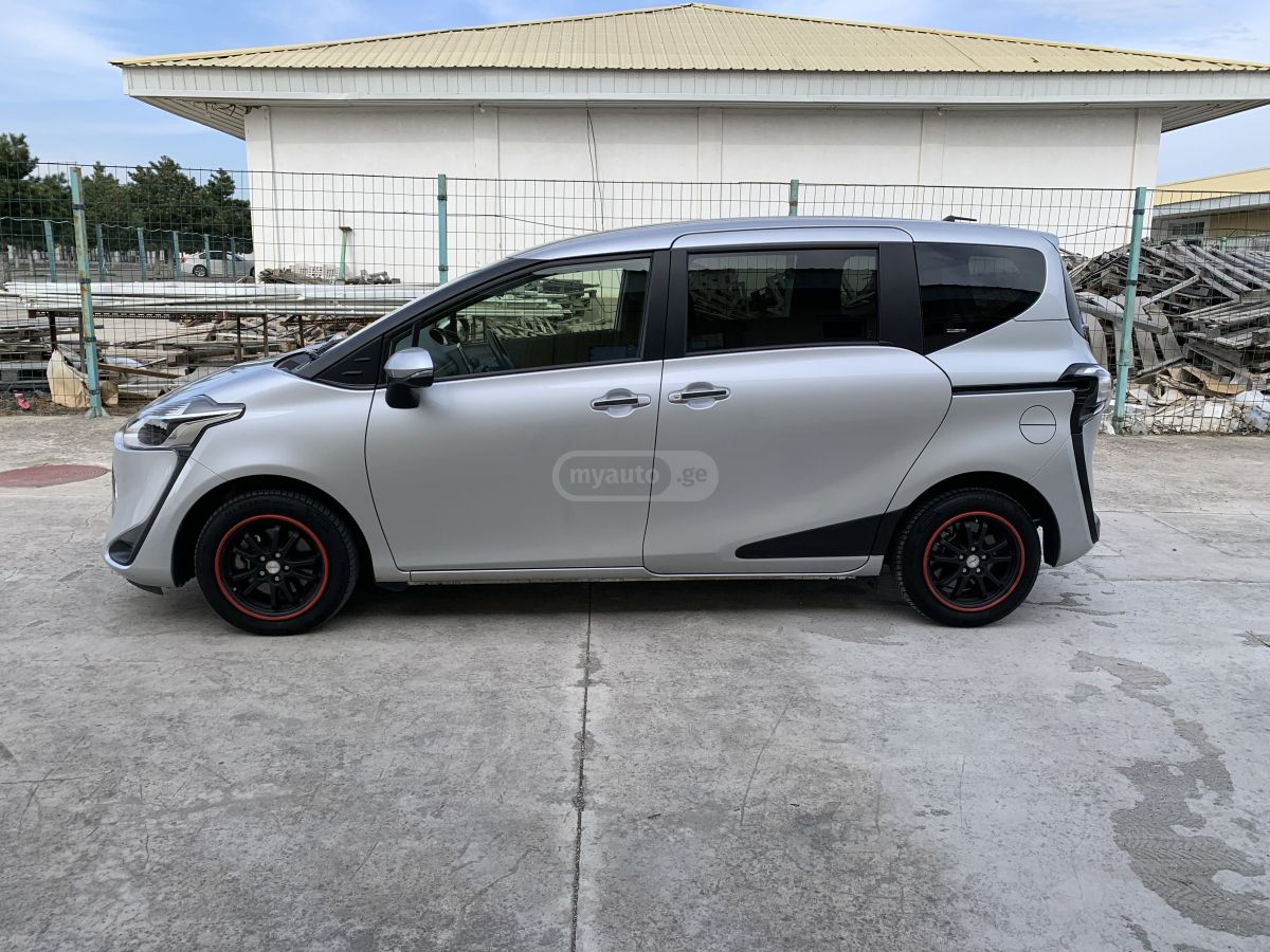 Toyota Sienta - фото 8