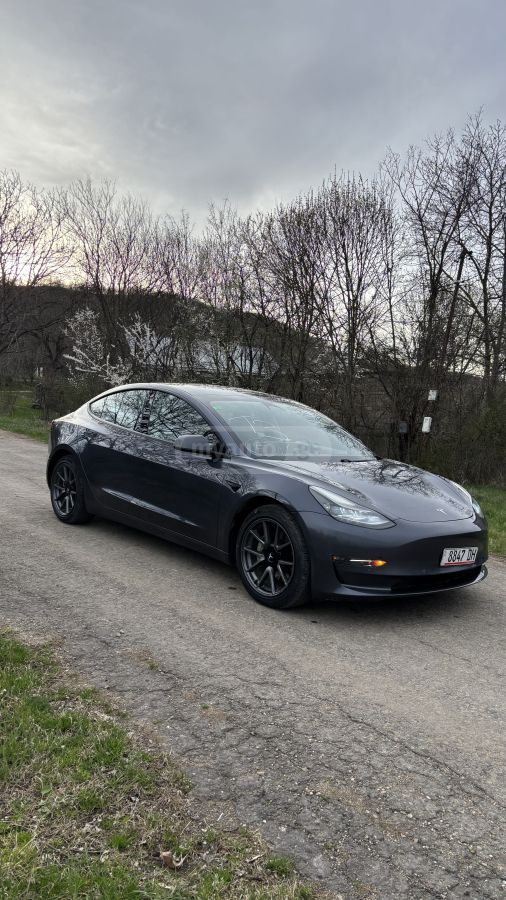 Tesla Model 3 - фото 1