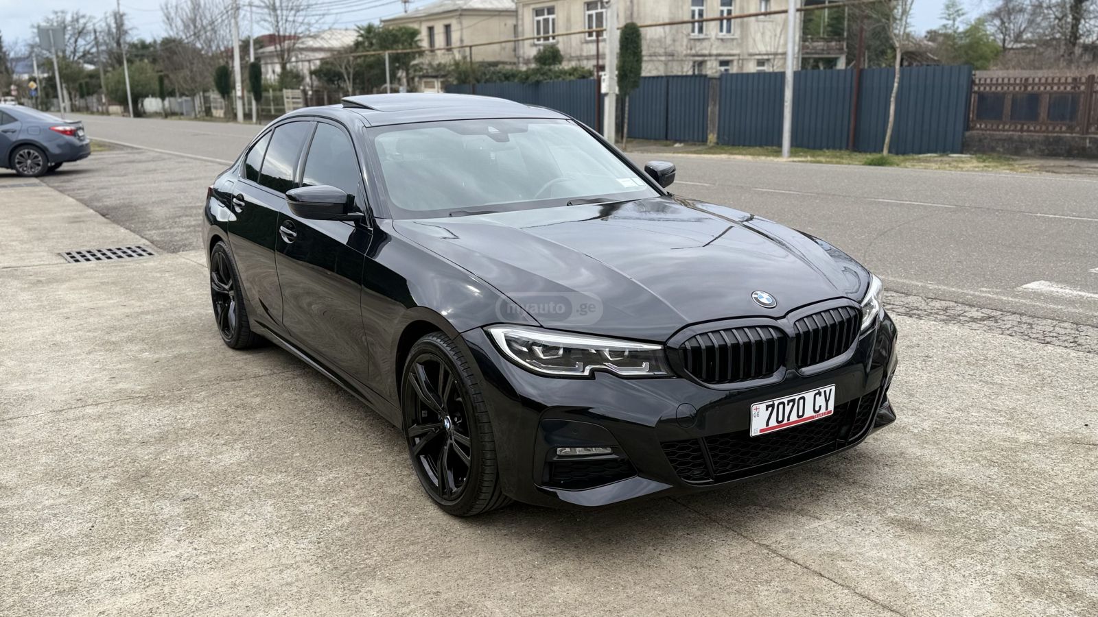 BMW 330 - фото 1
