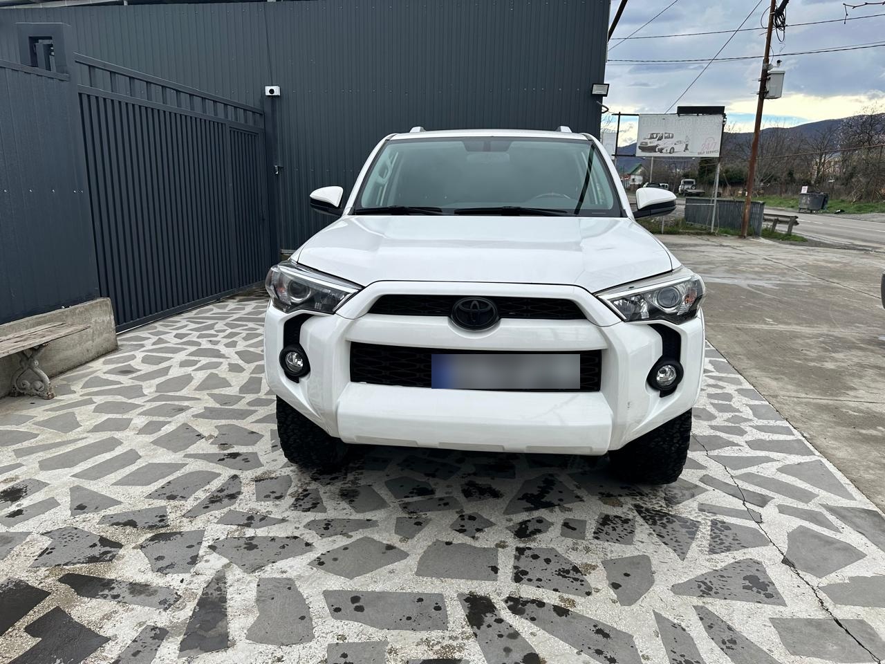 Toyota 4 Runner - фото 2