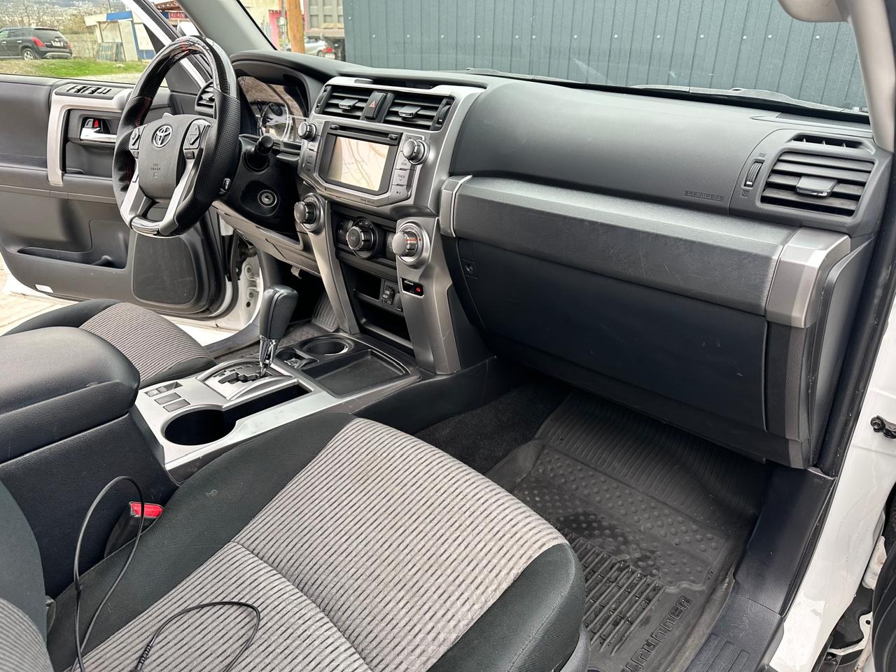 Toyota 4 Runner - фото 3