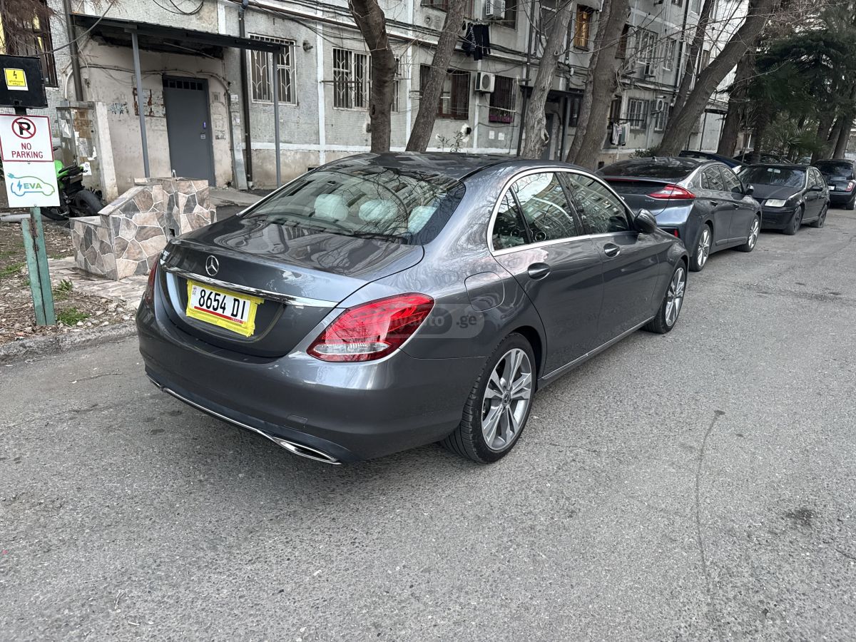 Mercedes-Benz C 300 - фото 1