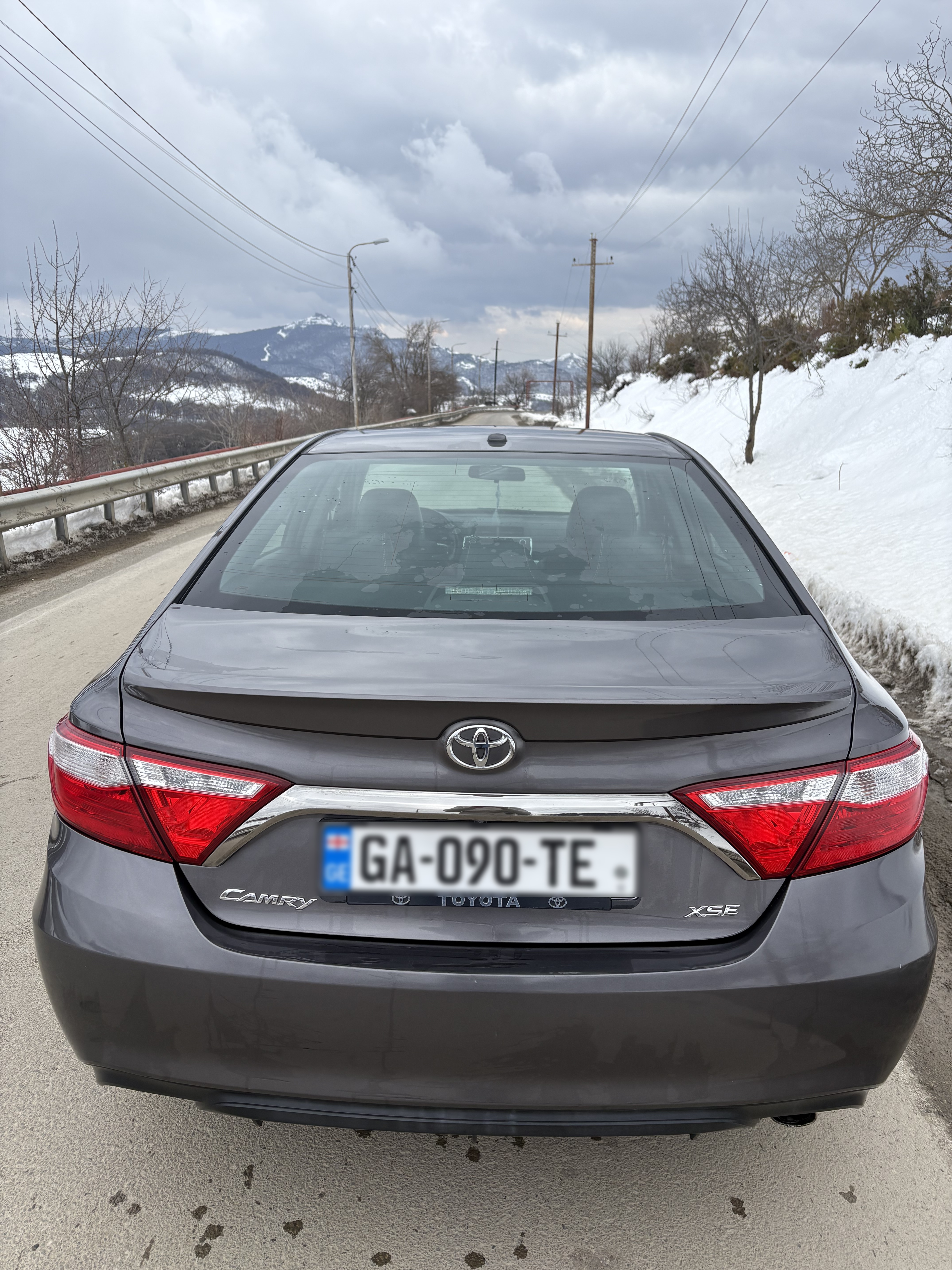 Toyota Camry - фото 1
