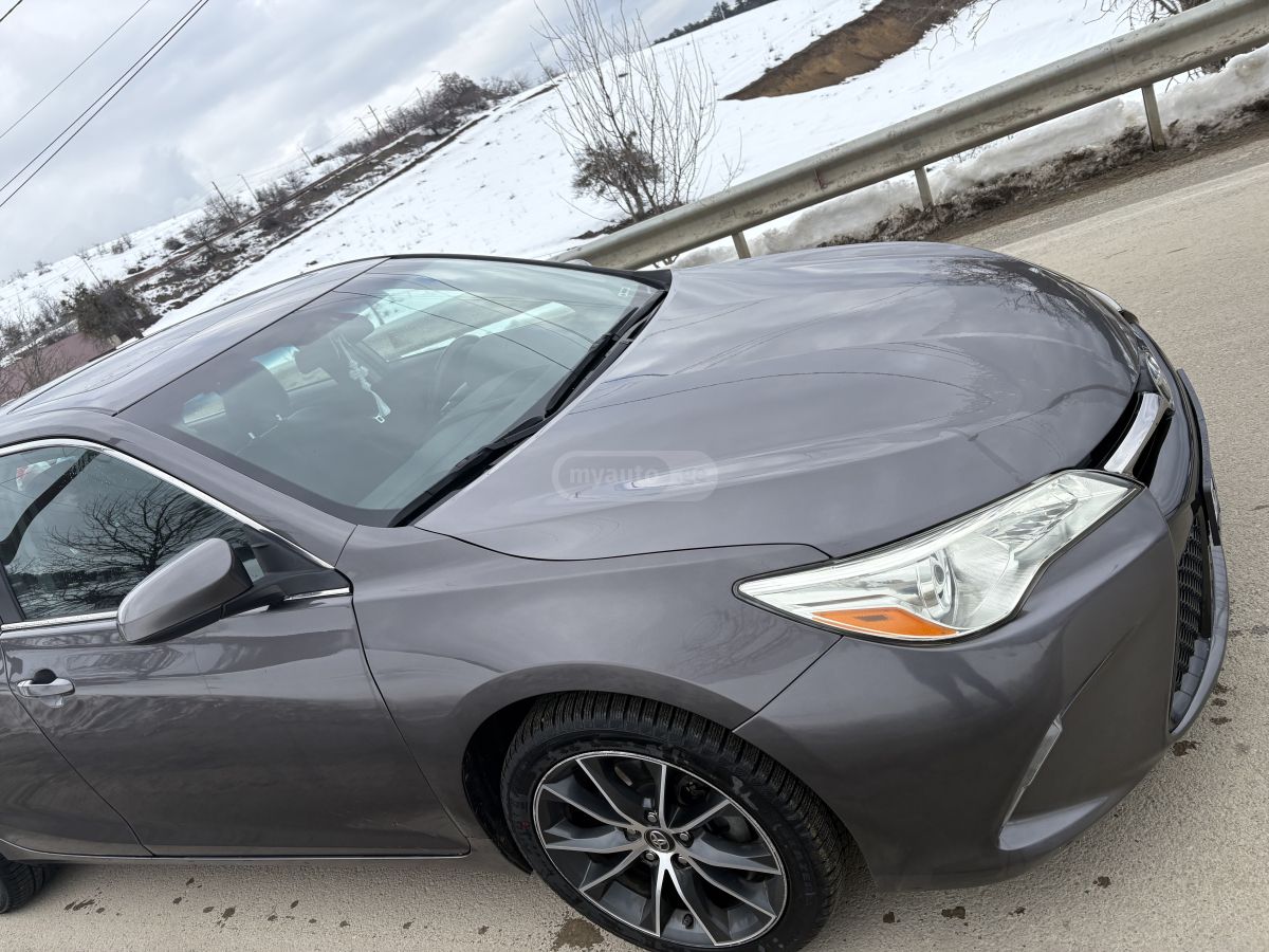 Toyota Camry - фото 3