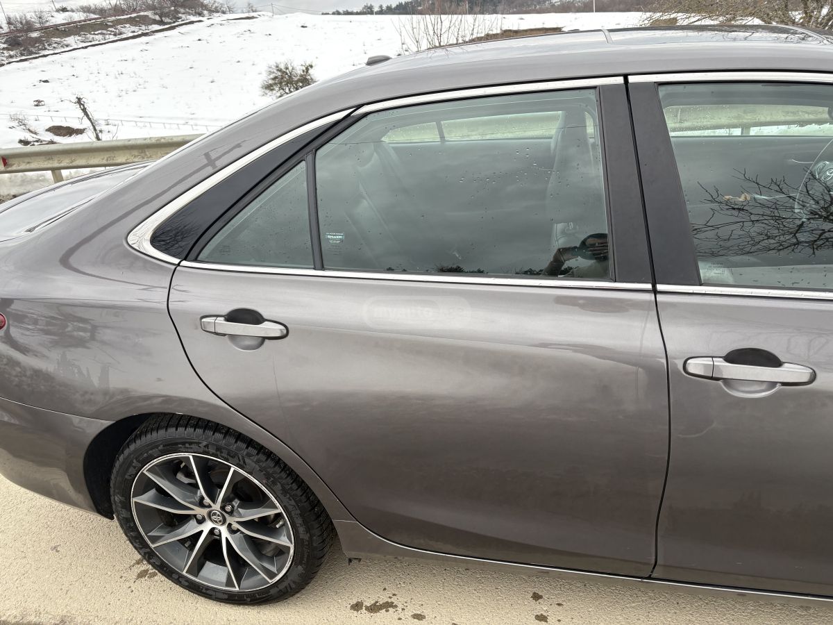 Toyota Camry - фото 4