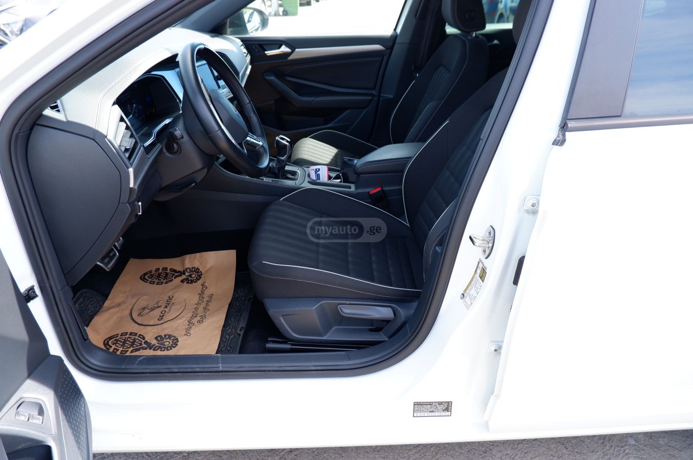 Volkswagen Jetta - фото 10