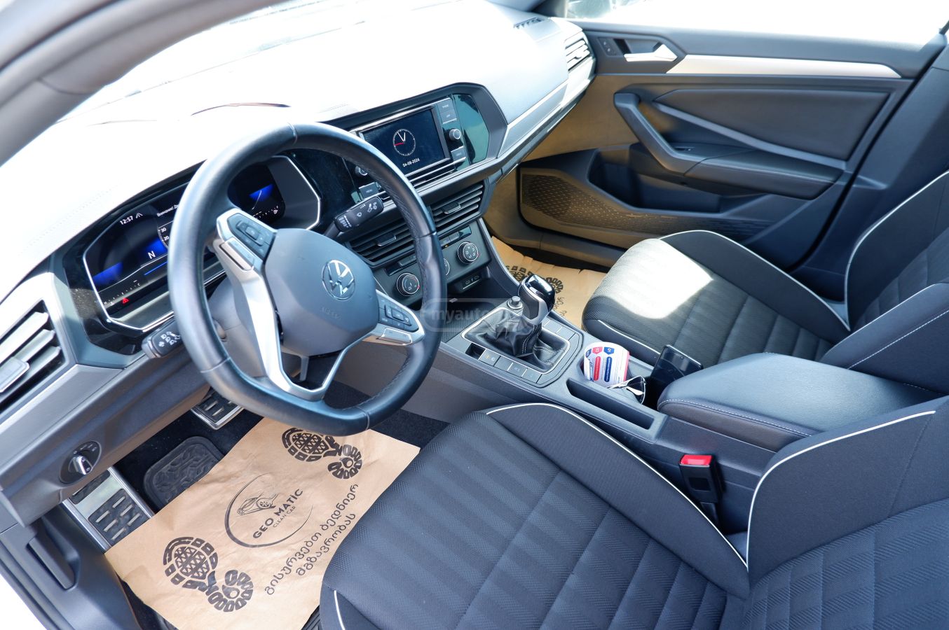 Volkswagen Jetta - фото 12