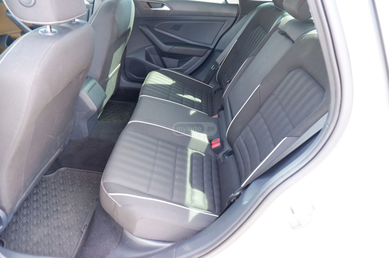 Volkswagen Jetta - фото 8