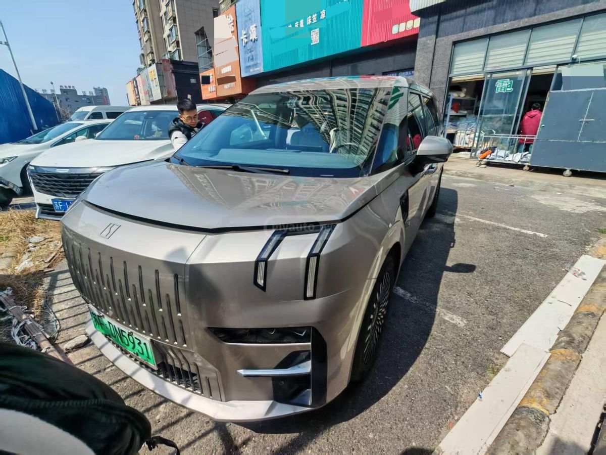 Zeekr 009 - фото 1