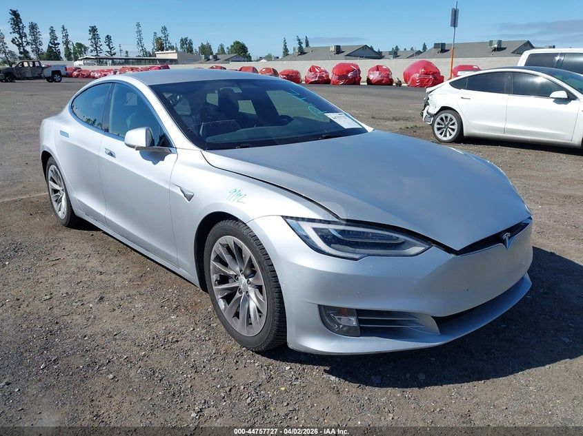 Tesla Model S - фото 4