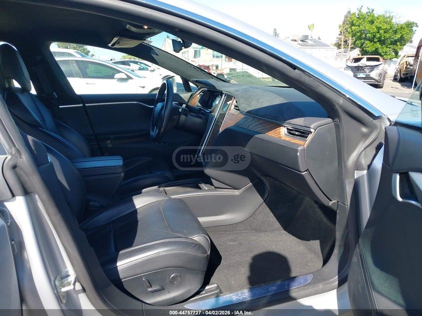 Tesla Model S - фото 5