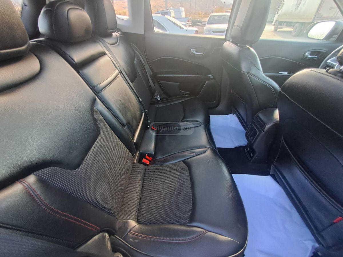 Jeep Compass - фото 6