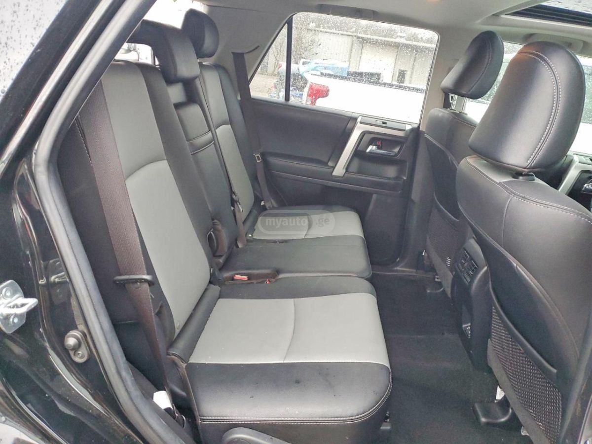 Toyota 4 Runner - фото 11
