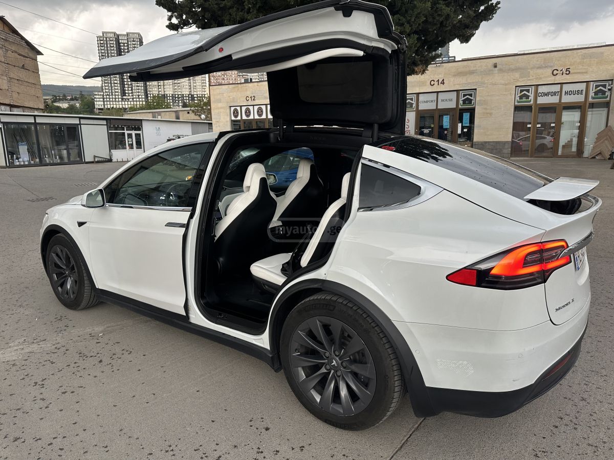 Tesla Model X - фото 10