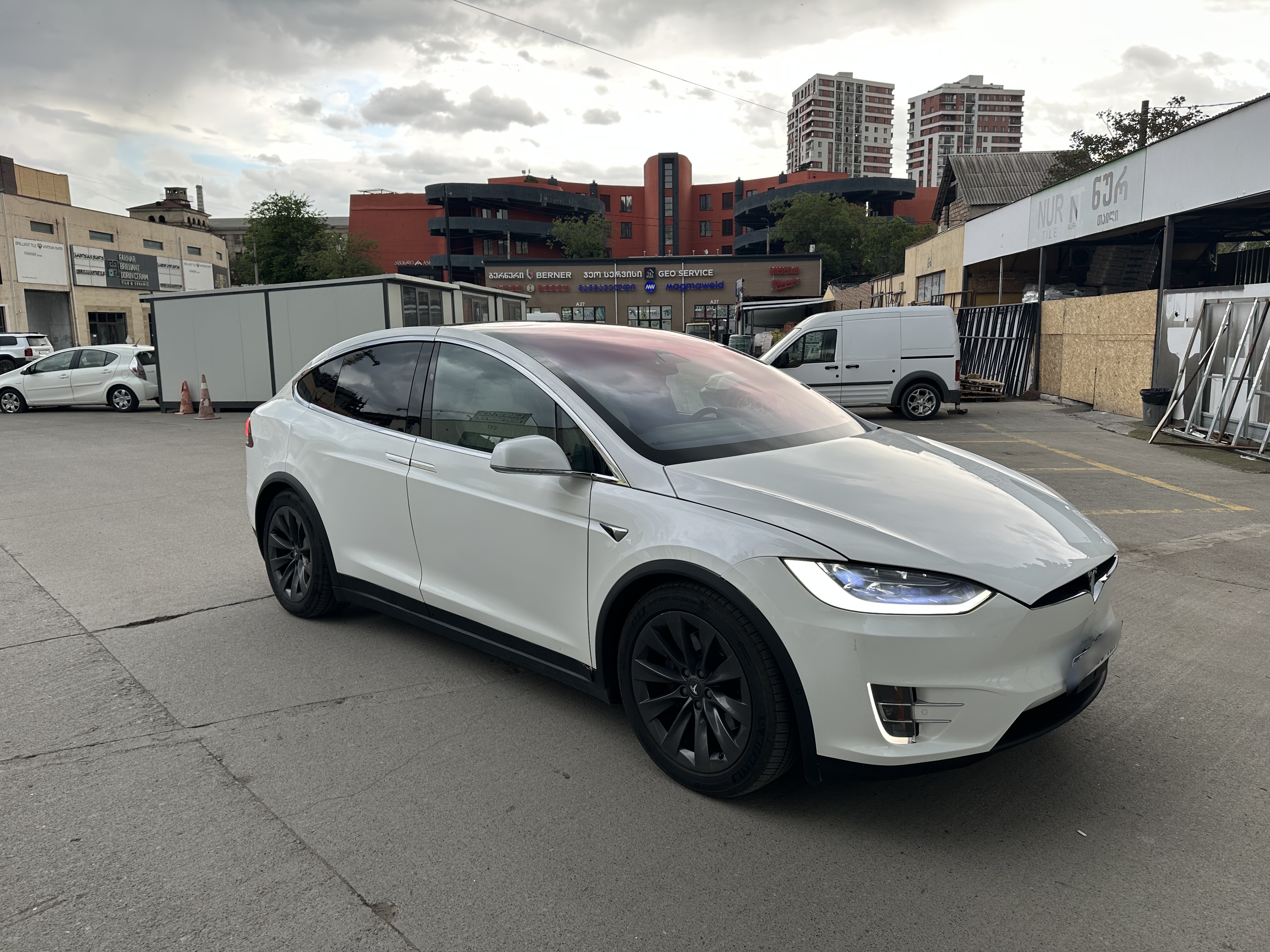 Tesla Model X - фото 2