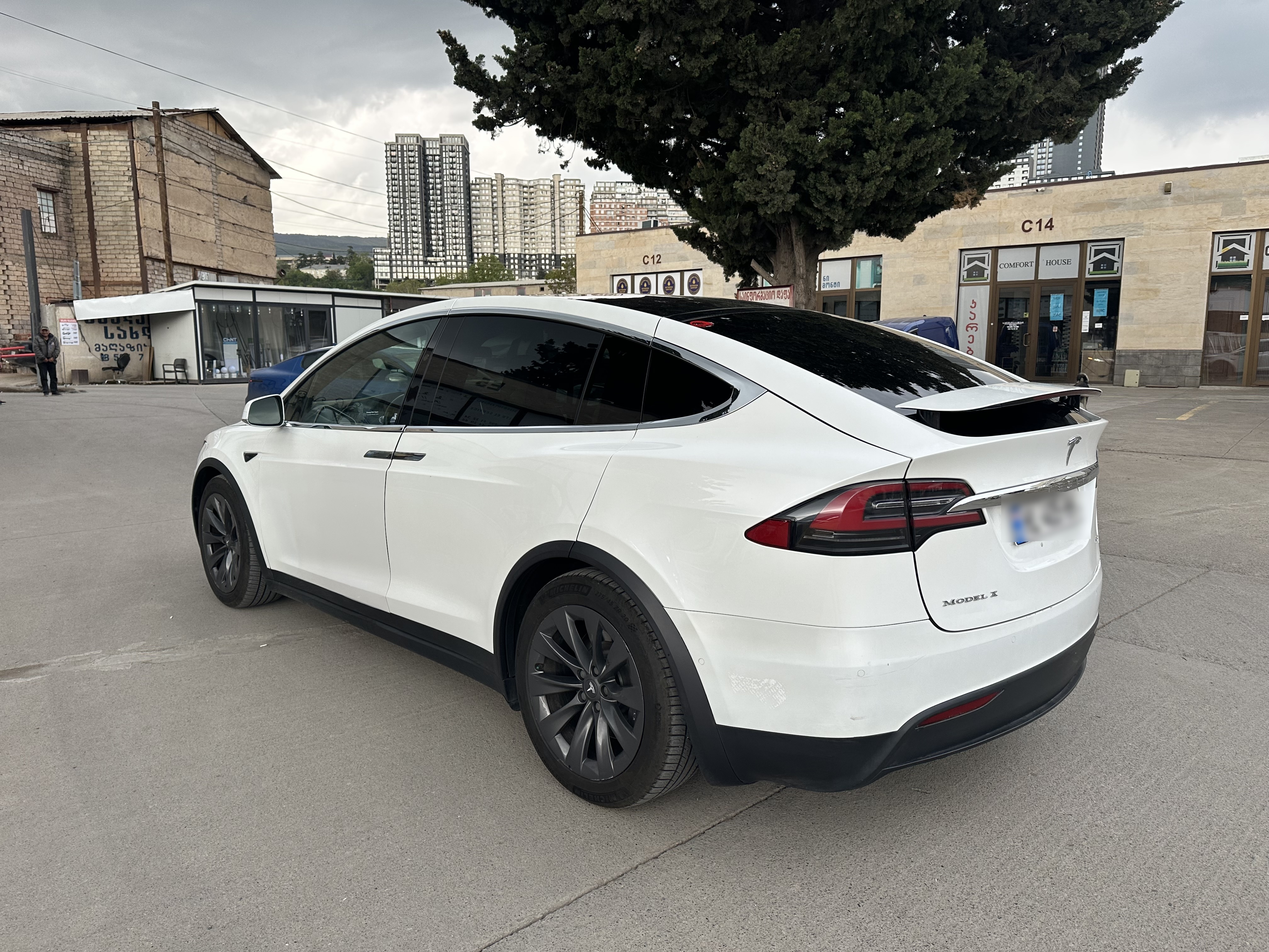 Tesla Model X - фото 4