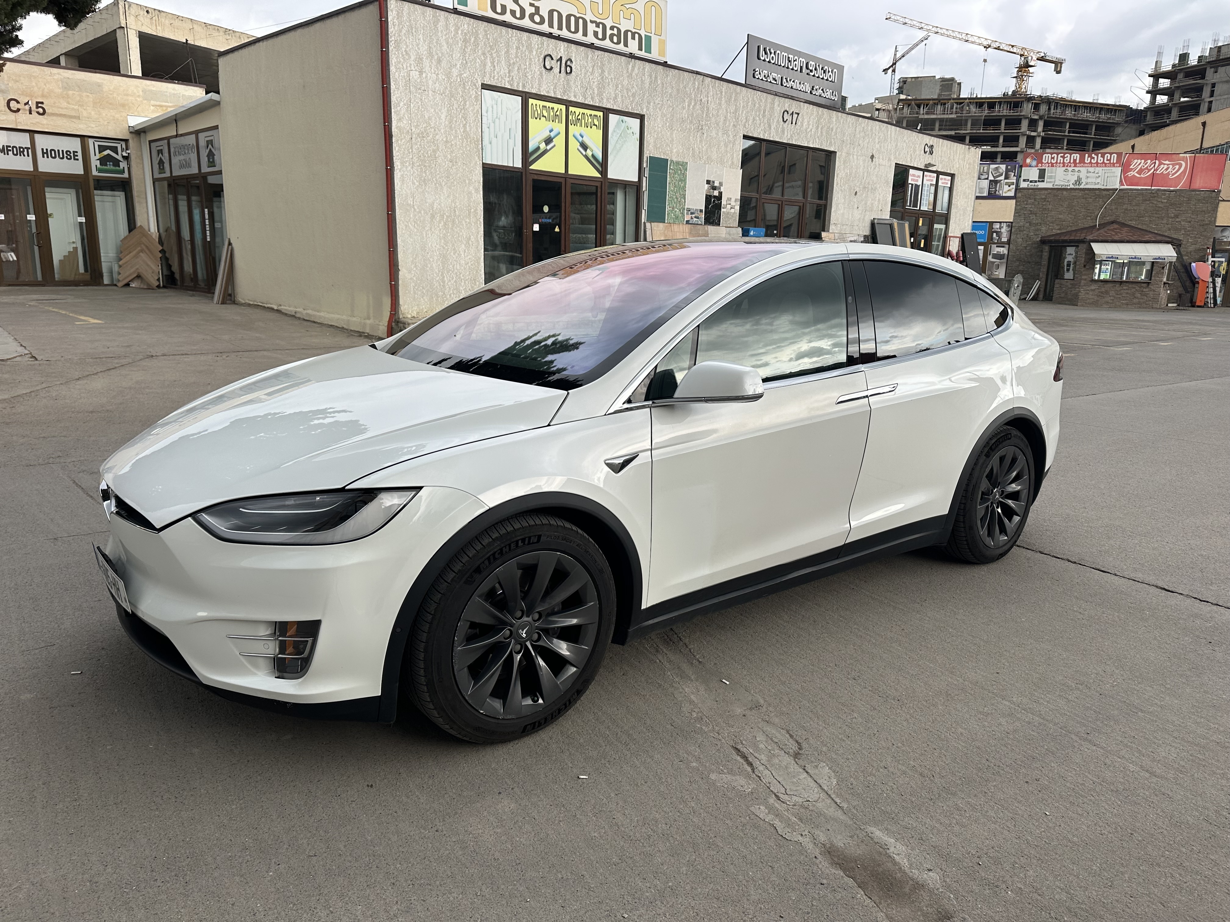 Tesla Model X - фото 5