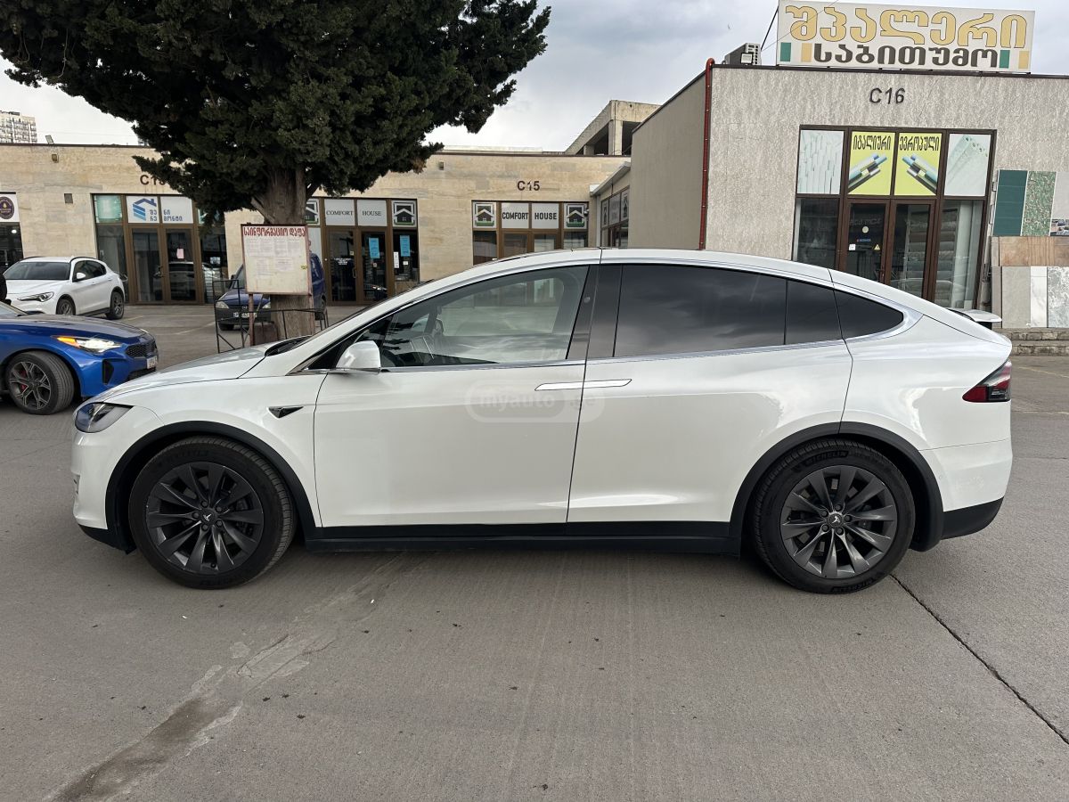 Tesla Model X - фото 7