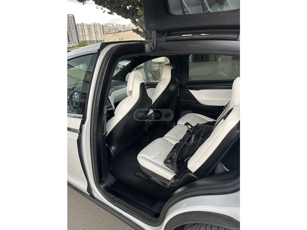 Tesla Model X - фото 8