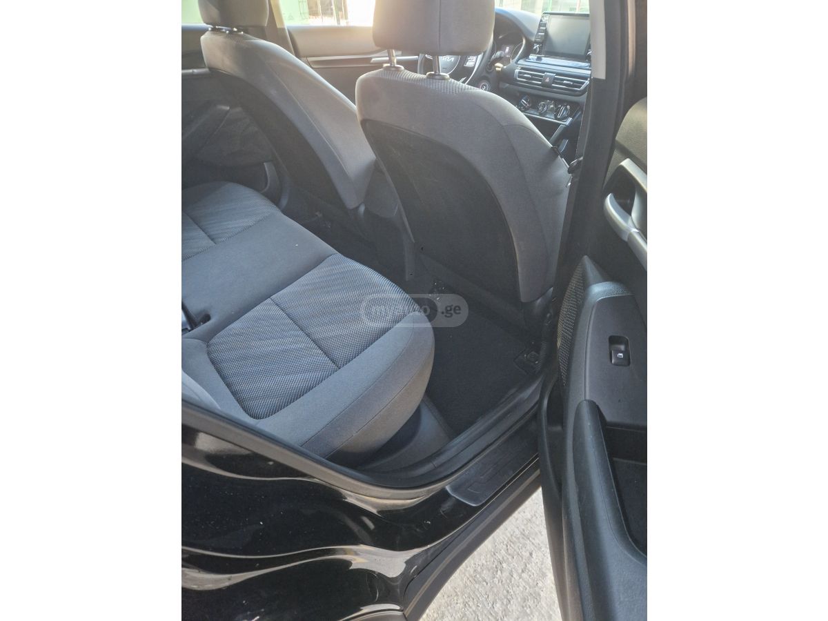 Kia Seltos - фото 7