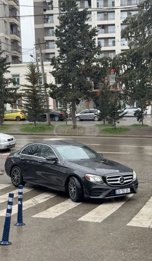 Mercedes-Benz E 300 - фото 3