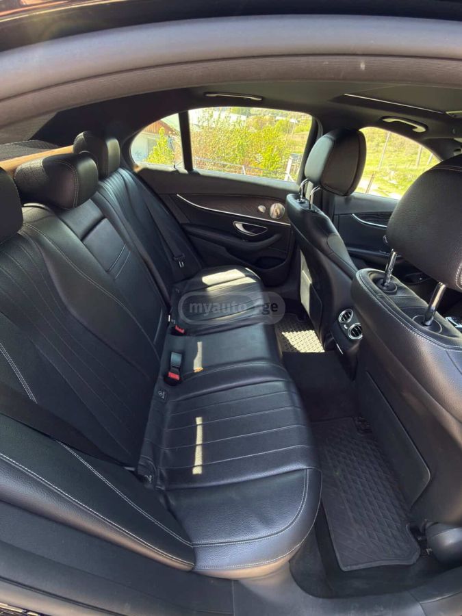 Mercedes-Benz E 300 - фото 6