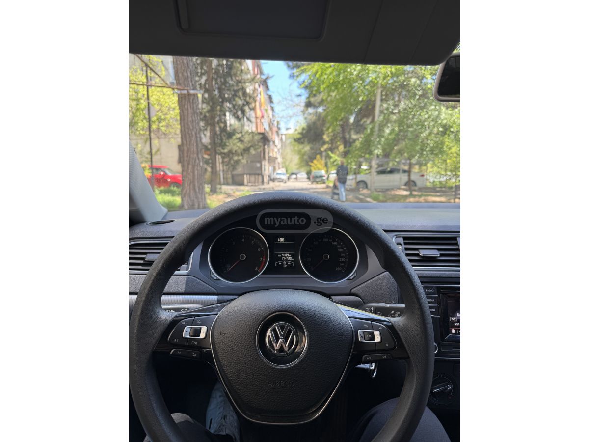 Volkswagen Jetta - фото 5