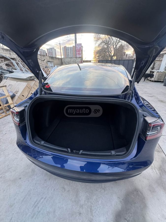 Tesla Model 3 - фото 10