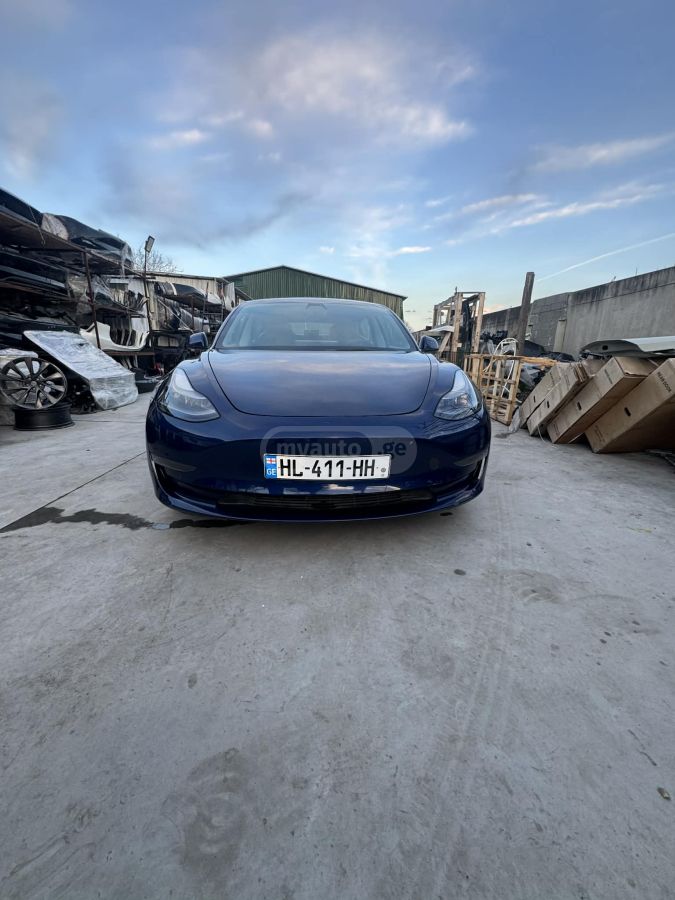 Tesla Model 3 - фото 11