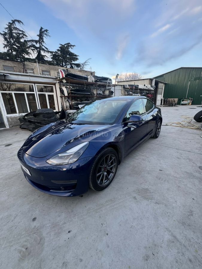 Tesla Model 3 - фото 3