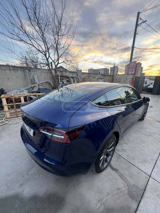 Tesla Model 3 - фото 8