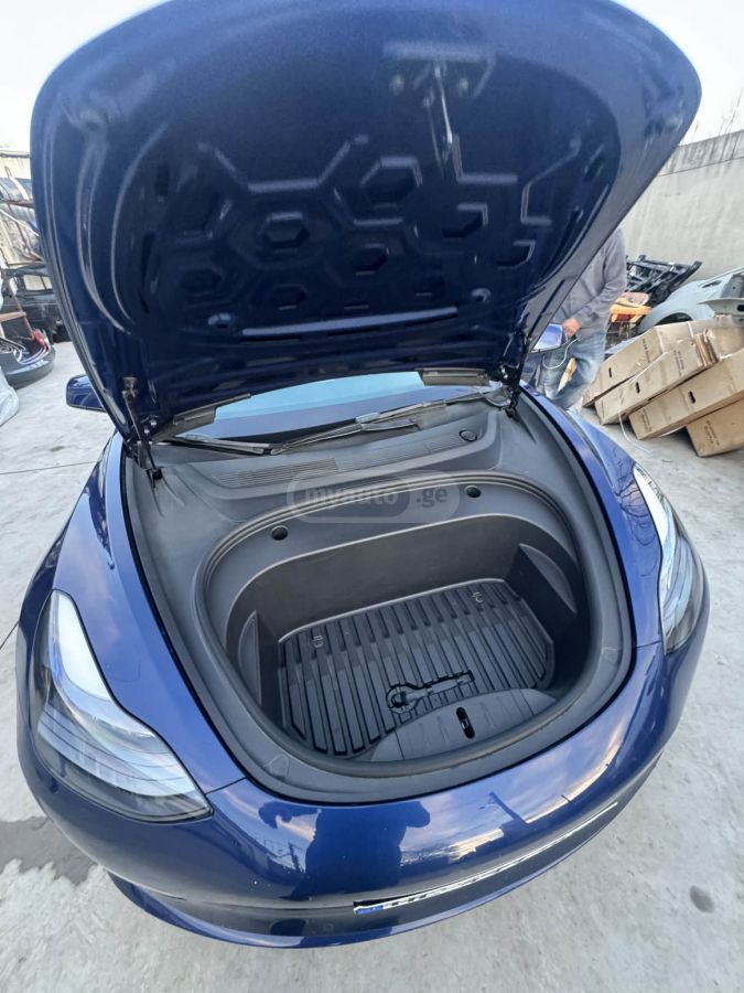 Tesla Model 3 - фото 9