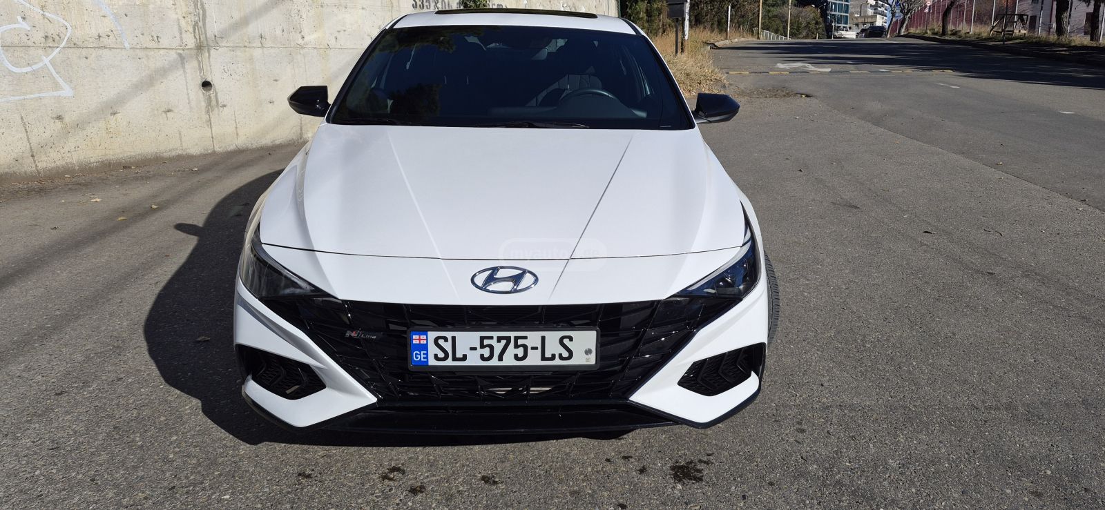 Hyundai Elantra - фото 1