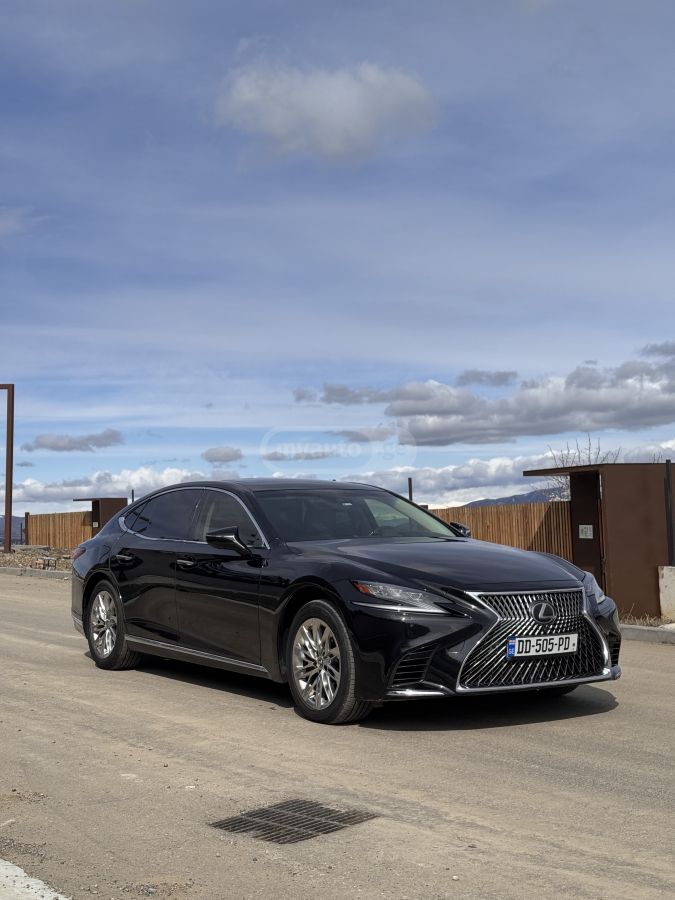 Lexus LS 500 - фото 1