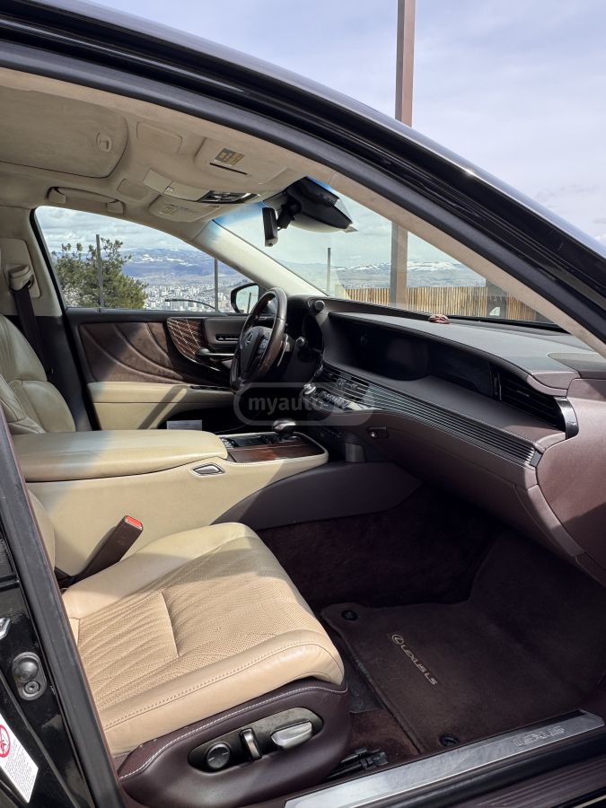 Lexus LS 500 - фото 6