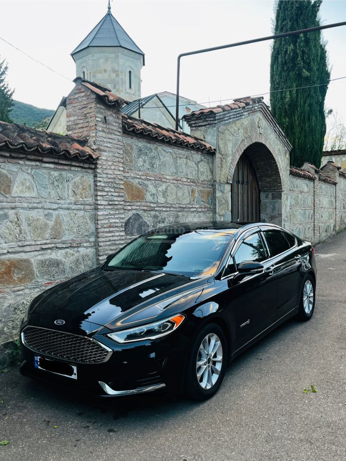 Ford Fusion - фото 1