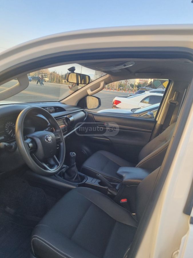 Toyota Hilux - фото 10