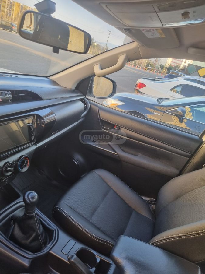 Toyota Hilux - фото 11