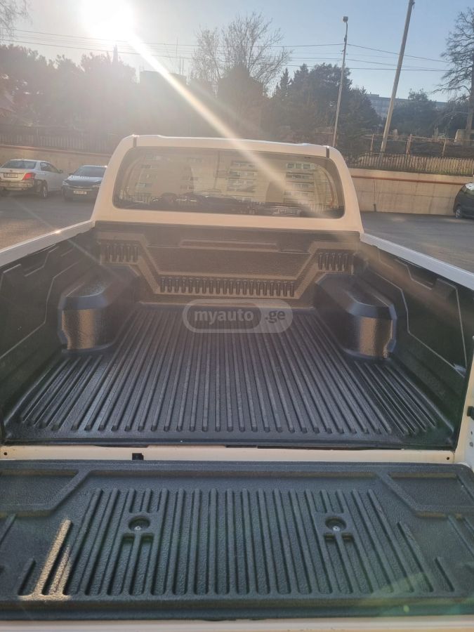 Toyota Hilux - фото 13