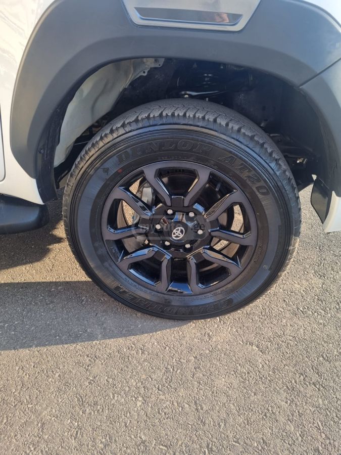 Toyota Hilux - фото 14