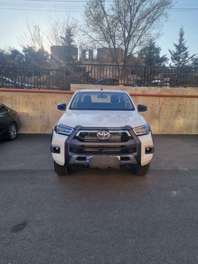 Toyota Hilux - фото 2