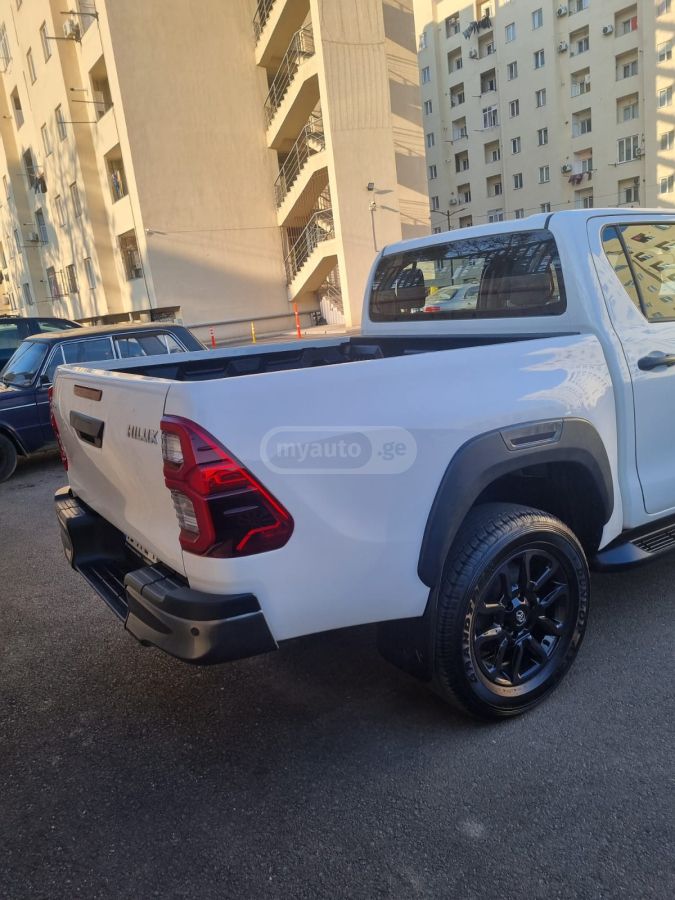 Toyota Hilux - фото 6