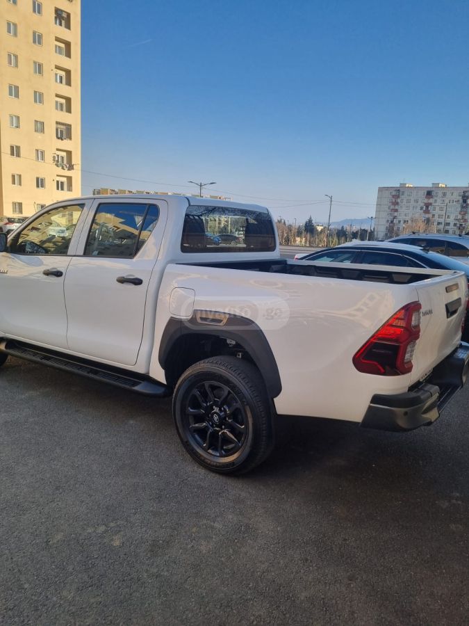 Toyota Hilux - фото 7