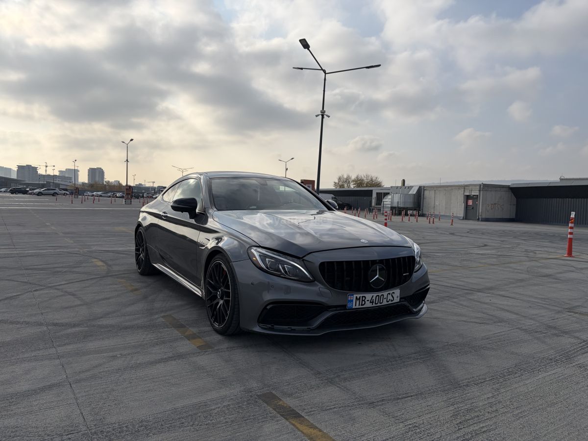 Mercedes-Benz C 63 AMG - фото 1