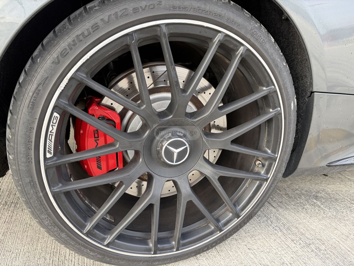 Mercedes-Benz C 63 AMG - фото 8