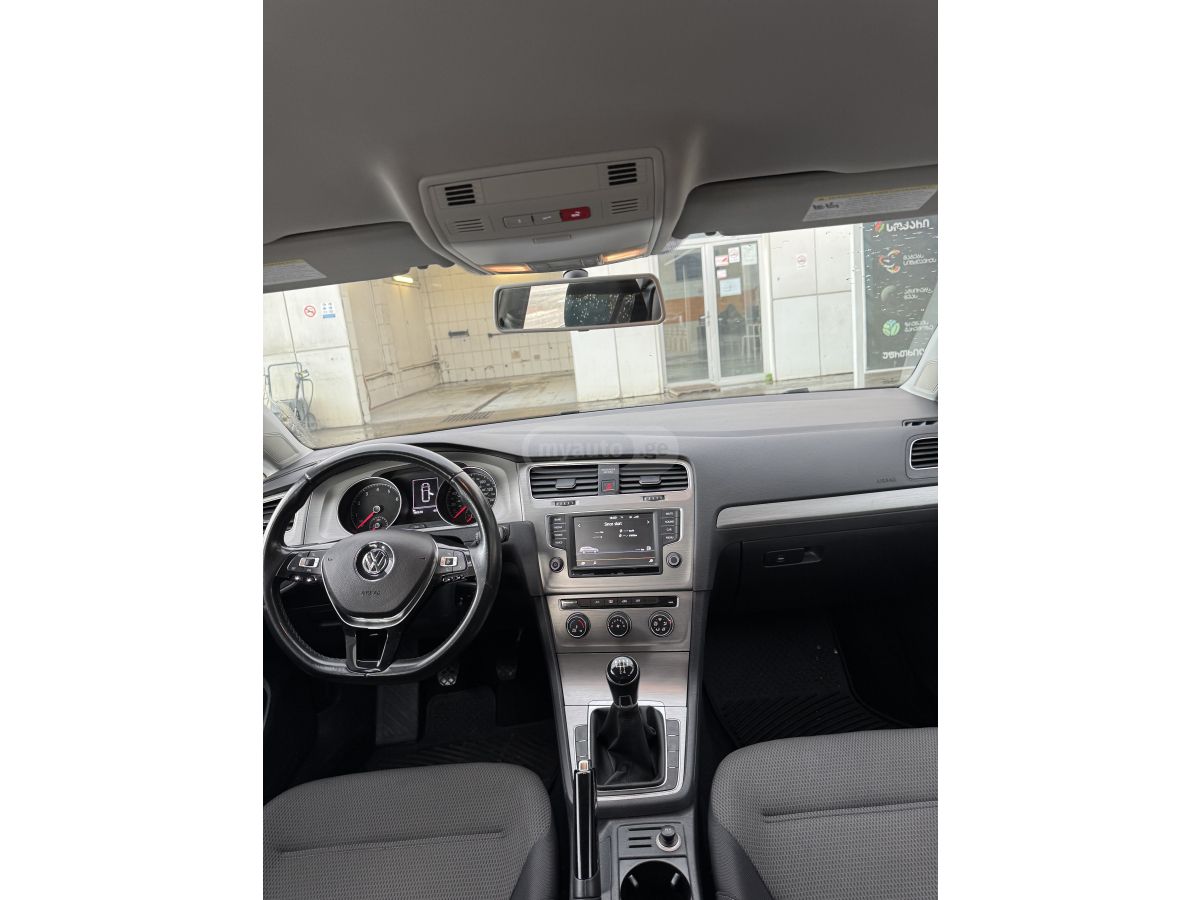 Volkswagen Golf - фото 8